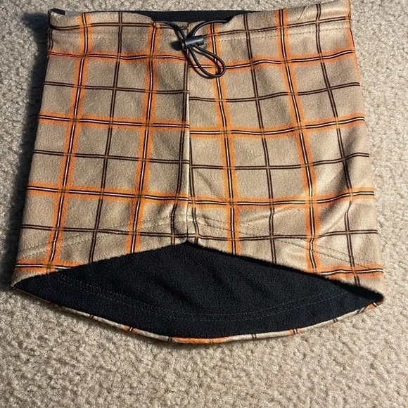 ASOS design COLLUSION Unisex neck warmer in neutral check - Picture 3 of 6